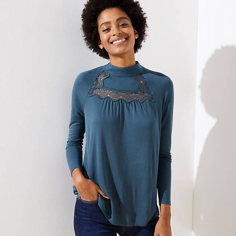 🆕 LOFT lace yoke top